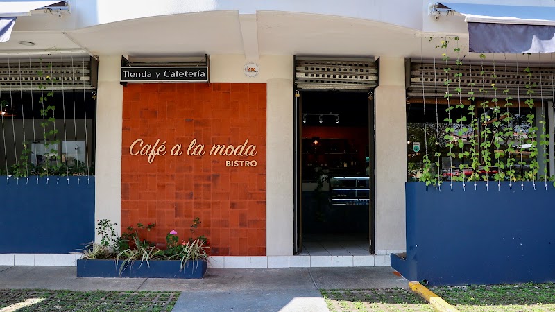 Café A La Moda