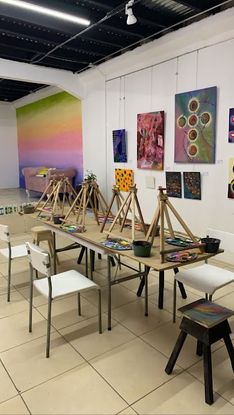 In Arrivo Art Gallery