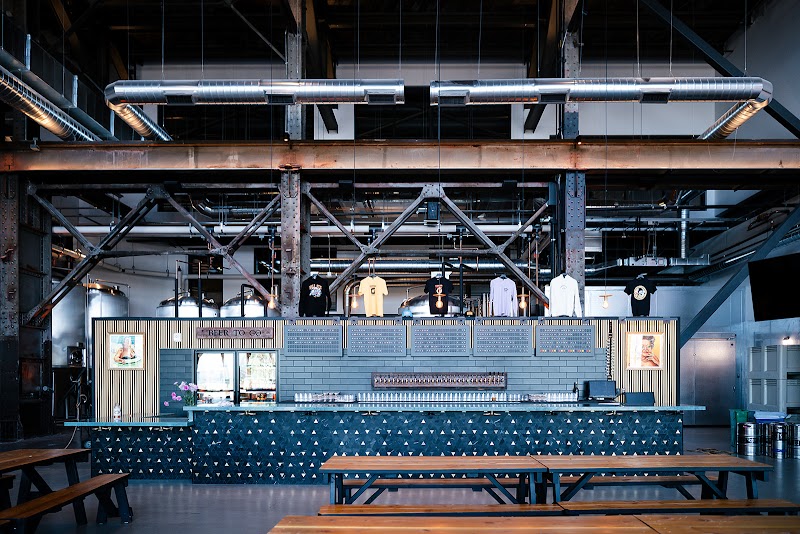 Standard Deviant Brewing Pier 70